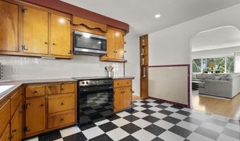 5 Greenfield Dr, Ansonia, CT 06401