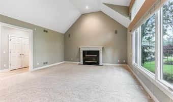 210 Chisholm Ct, Aurora, OH 44202