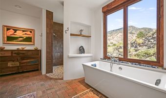 34 Rincon Canada, Abiquiu, NM 87510