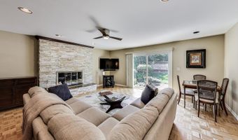 715 W Whiting Ln, Arlington Heights, IL 60004