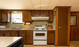 81 Shoreline Dr, Barnet, VT 05821