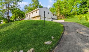 8 Laurel Dr, Brookfield, CT 06804