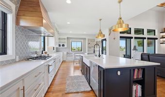 4261 Lakeshore Dr, Basehor, KS 66007