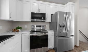 500 E Cairos Pl, Brandon, SD 57005