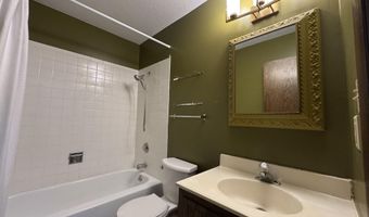723 NE 15th Ave, Aberdeen, SD 57401