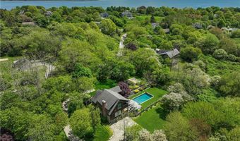 56 Summerfield Ln, Middletown, RI 02842