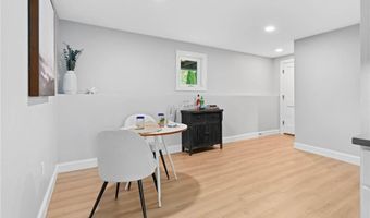 91 Houston Ave, Newport, RI 02840