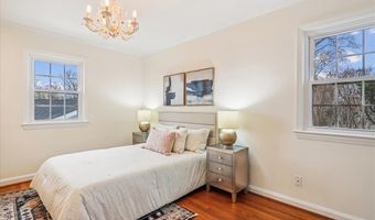 941 N MCKINLEY Rd, Arlington, VA 22205