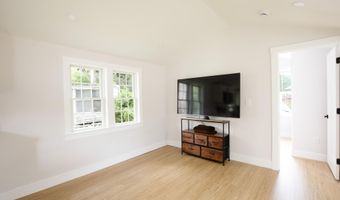 9 2nd St, Bourne, MA 02532