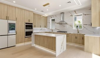 109 Nassau Dr, Albertson, NY 11507