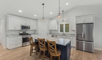 423 Old Glory Dr NE, Alexandria, MN 56308