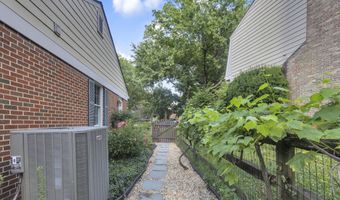 2206 FORT WARD Pl, Alexandria, VA 22304