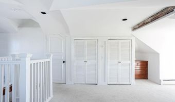 3 Vicksburg Pl, Newport, RI 02840