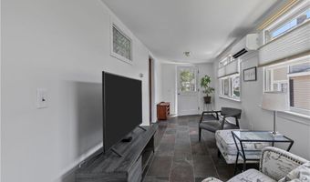 61 Richmond St, Bristol, RI 02809