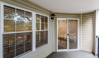 3307 WYNDHAM Cir 2157, Alexandria, VA 22302