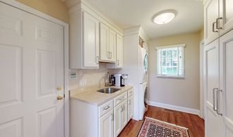 12 Lyndenwood Dr, Brookfield, CT 06804