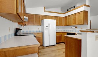5689 D St, Springfield, OR 97478