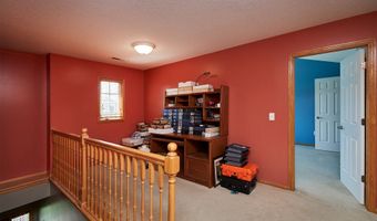 832 Red Hawk Way SE, Altoona, IA 50009