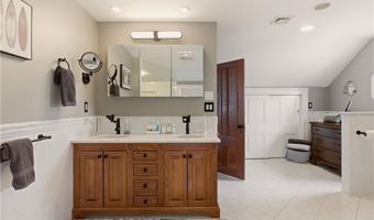 23 Clinton St, Newport, RI 02840