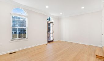 6630 MEDINAH Ln, Alexandria, VA 22312