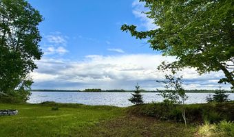 8 Breezy Knoll Ln, Baileyville, ME 04694