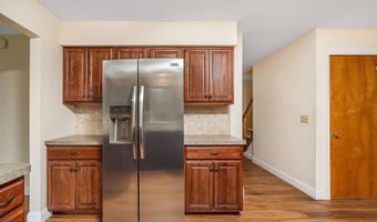 3 Springwood Manor Dr, Albany, NY 12211