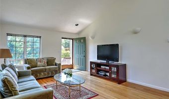 101 Cardinal Dr, North Kingstown, RI 02852
