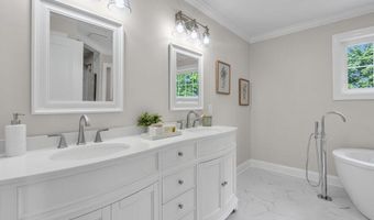 41 Avondale Ln, Aberdeen, NJ 07747