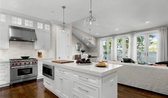 50 School St 7, Newport, RI 02840