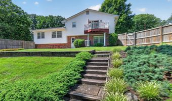 8024 GARLOT Dr, Annandale, VA 22003