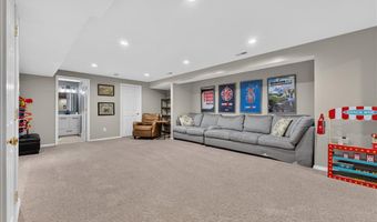 918 Claybend Dr, Ballwin, MO 63011