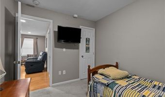 231 Maple Ave 203, Newport, RI 02840