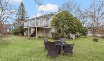 384 Valley Rd, Middletown, RI 02842