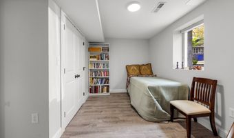30 Gloucester St 30, Arlington, MA 02476