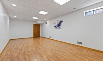 33 Roxbury Ct, Cheshire, CT 06410