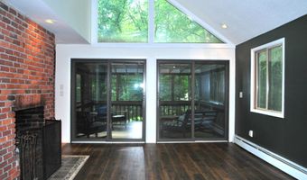 43 Camelot Dr, Bedford, NH 03110