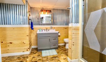1977 Country Ln, Aberdeen, SD 57401