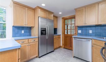 34 Pleasant St, North Kingstown, RI 02852