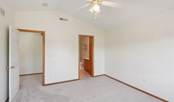 2100 Meadow Chase Ln 607, Des Moines, IA 50320