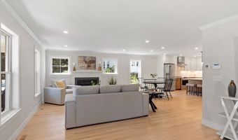 42 Hillside Ave, Bedford, MA 01730
