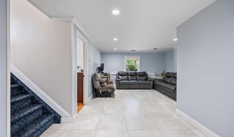 8 Dunn Rd, Airmont, NY 10952