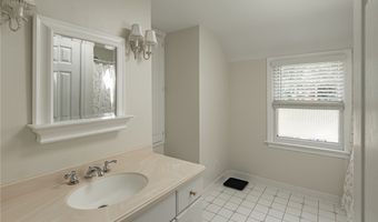 24 Huxley Dr, Amherst, NY 14226