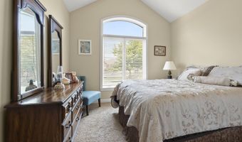 2111 Bunker Ct, Auburn, IN 46706