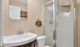 677 Turfwood Dr, Ballwin, MO 63021