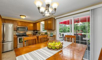 51 Palomino Ln, Bedford, NH 03110