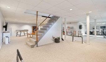 2 Winsome Lea Rd, Falmouth, ME 04105