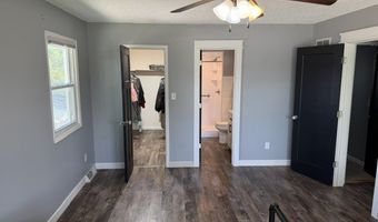 527 Village Ct, Altoona, IA 50009