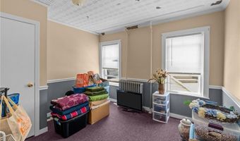 43 Pearl St, Lincoln, RI 02838