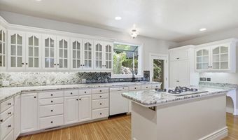 255 Scenic Dr, Ashland, OR 97520