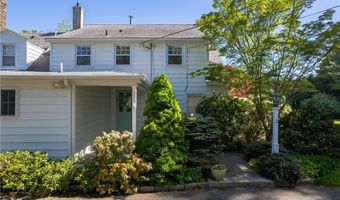 2 Cherry Ln, Bristol, RI 02809